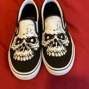 Skull slip on vans